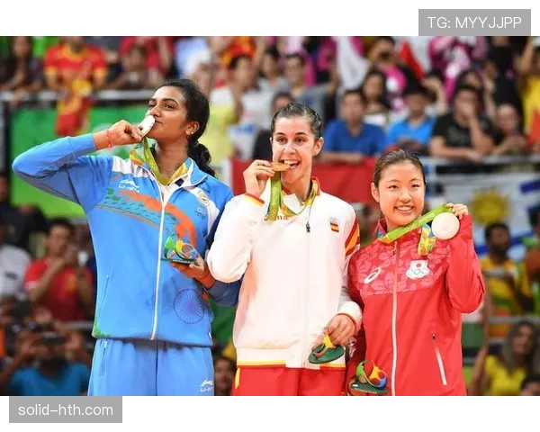 卡罗琳娜·马林重返赛场，以坚强意志战胜伤病