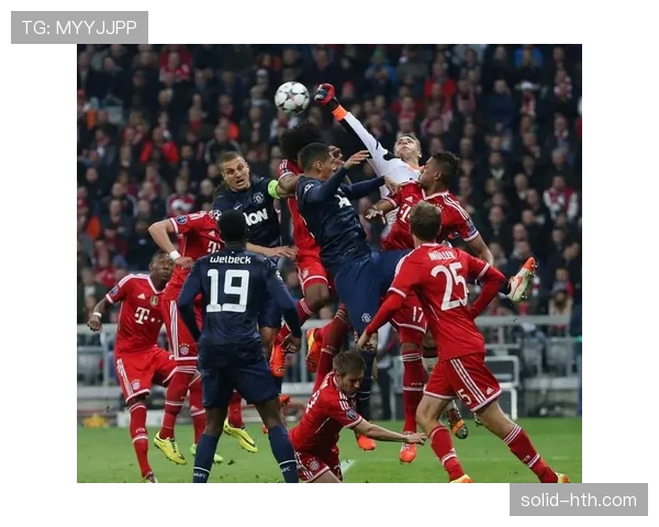 曼联防守体系漏洞频出问题在近期比赛中显现，对球队稳定性与表现造成影响