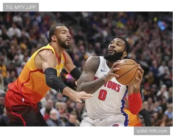 威尔金斯无球跑动拉开空间，高效输出改变老鹰进攻结构